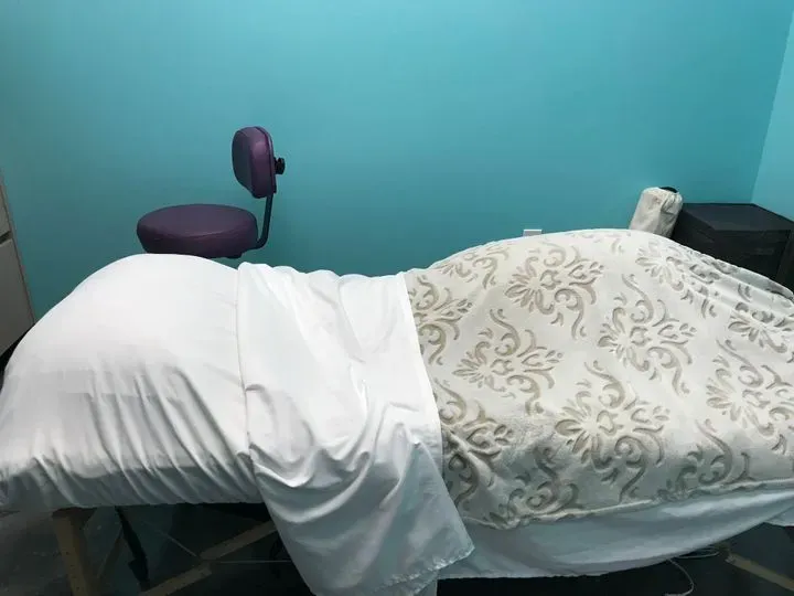 https://cdn.salonspotlight.com/photos/EDGTHzjO0priRFRPGQ42/af8dba05-e23d-4b5e-8797-ac0c0beac034_720x720