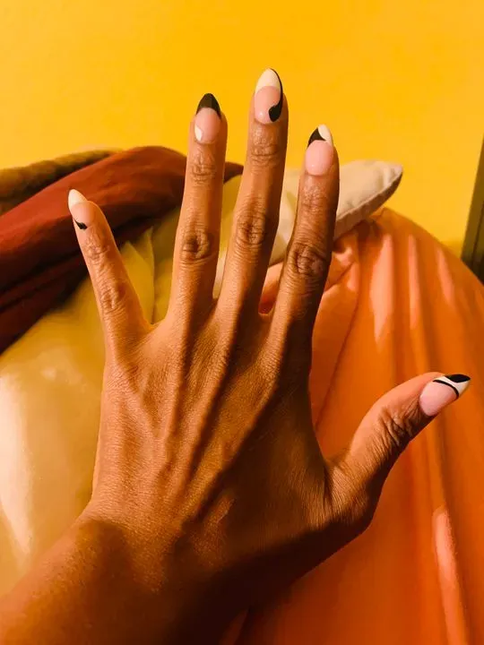 https://cdn.salonspotlight.com/photos/EDJUeKlGcPV9zZcRgUj3/b80196c9-190e-43d0-9d14-5373a9b4ef70_720x720