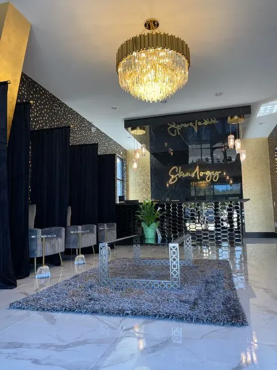https://cdn.salonspotlight.com/photos/EGCFUacNkLf4geB0aIqX/0512f05f-9f41-4600-903c-4826d43ee2b0_720x720