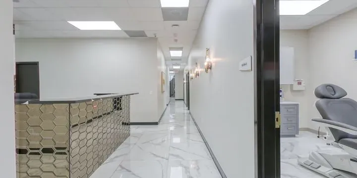 https://cdn.salonspotlight.com/photos/EGCFUacNkLf4geB0aIqX/2f91852a-c303-4f08-9e62-dd1bf0883662_720x720