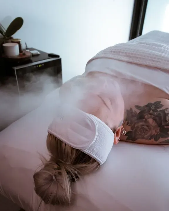 https://cdn.salonspotlight.com/photos/EHJ3vyFHafLefHjhcgu5/b5522f59-713f-42f6-98c9-ba659f1bcc8e_720x720