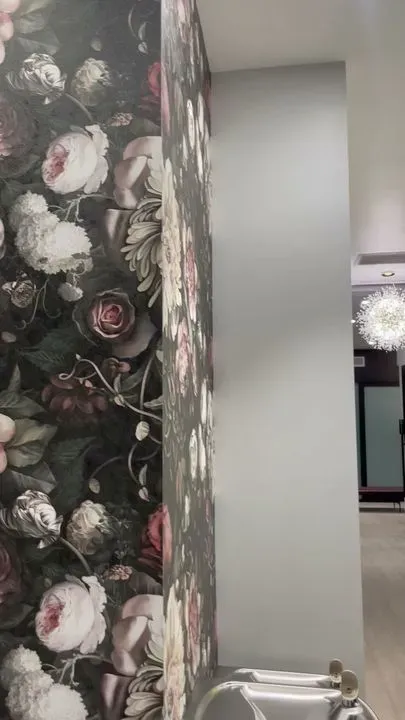https://cdn.salonspotlight.com/photos/EHJ3vyFHafLefHjhcgu5/fe4cb276-5464-4c11-86da-84b44e367723_720x720
