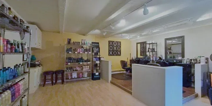 https://cdn.salonspotlight.com/photos/EIachrdtKwibMu1fNh29/6c22a209-e77d-430c-b274-5bca10649faf_720x720