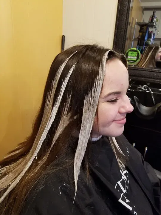 https://cdn.salonspotlight.com/photos/EIachrdtKwibMu1fNh29/d8667e72-cdbb-4f52-851b-bdc7fe030e27_720x720