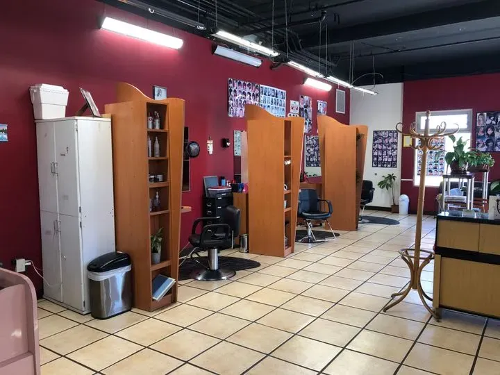 https://cdn.salonspotlight.com/photos/EJA467z6hWMIlyncu8E9/2ba43515-b2c2-4ee0-b068-b728ee68980a_720x720