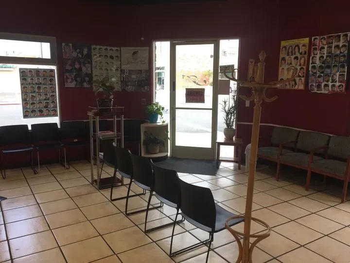 https://cdn.salonspotlight.com/photos/EJA467z6hWMIlyncu8E9/9df3dda1-7e44-4d1c-b236-a890fe208e18_720x720