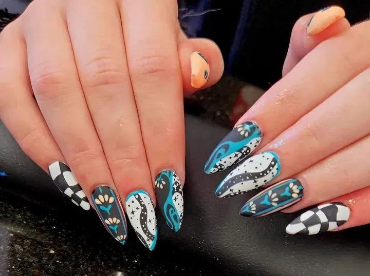 https://cdn.salonspotlight.com/photos/EJjFYQW0GDbQ5hwqTyj2/6cf70379-7695-4db5-8b75-bd7df430b698_720x720