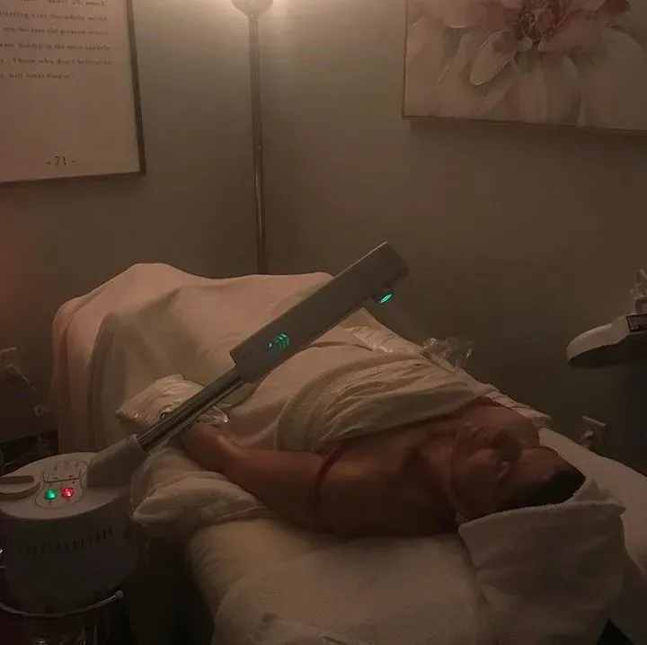 https://cdn.salonspotlight.com/photos/EJjeXW3qTPY8fQZRBY6j/016b6a95-4734-456b-883c-0de2e62bc032_720x720