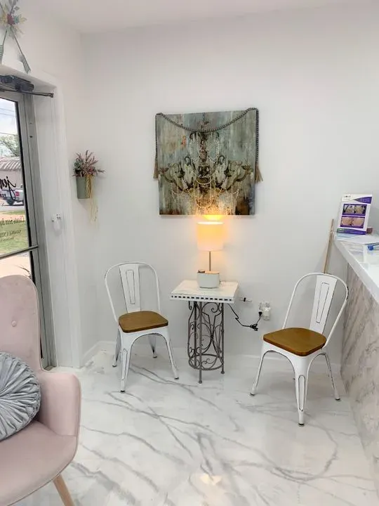 https://cdn.salonspotlight.com/photos/EJoVqiquYfkX3wINoiKy/2b0a6ee5-1e66-49c9-96b7-e0efead14103_720x720