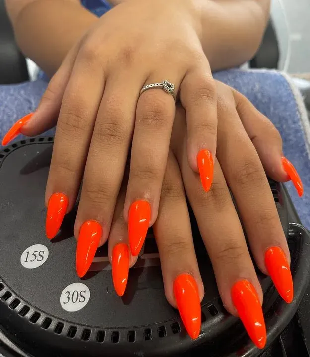 https://cdn.salonspotlight.com/photos/ELkxLWOb5x7rVgoFxCrb/2a6fa4b5-a3a6-46c8-918e-3f1260887de7_720x720