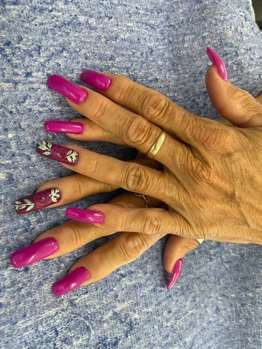 https://cdn.salonspotlight.com/photos/ELkxLWOb5x7rVgoFxCrb/96a71176-07aa-45f2-976f-74b0af753225_720x720