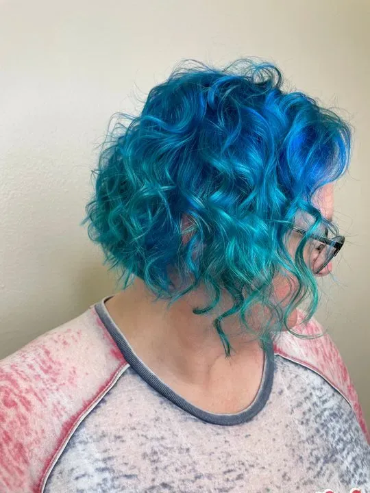 https://cdn.salonspotlight.com/photos/EMNAXiu959uZHoeSHeIW/e5531817-a698-4a70-af6f-22cdea97af00_720x720