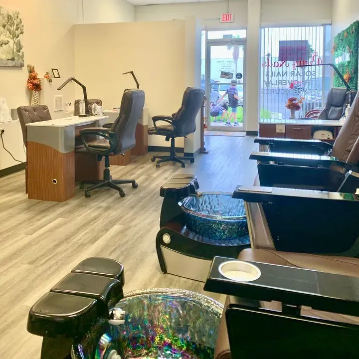 https://cdn.salonspotlight.com/photos/EMqHKezVxOkWV2d5Xqq0/e9cd6e82-12bc-47fd-98bc-8eb133aef672_720x720