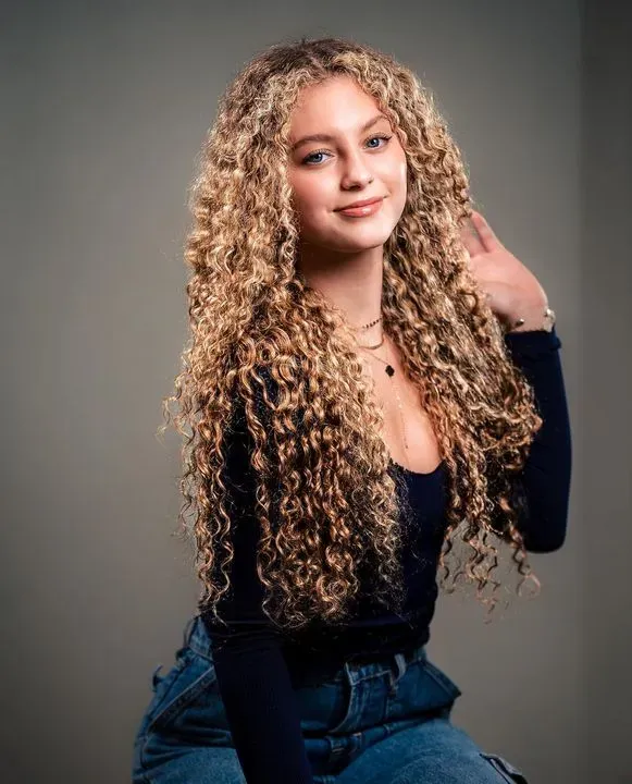 https://cdn.salonspotlight.com/photos/EOwX2NI92gylJZv937m0/51ef2168-5f6b-4913-9c3e-a274b7a292ea_720x720