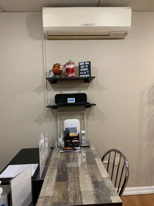https://cdn.salonspotlight.com/photos/ERmeQnY7pycNjpINesbO/2fc0395d-9c29-4f98-801a-c40c118561e3_720x720