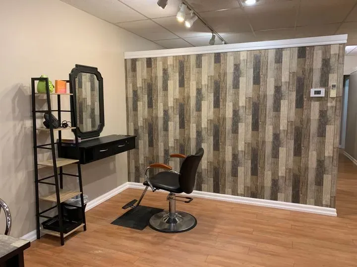 https://cdn.salonspotlight.com/photos/ERmeQnY7pycNjpINesbO/3a92d96f-0717-4046-8d7d-addc613e3dd0_720x720