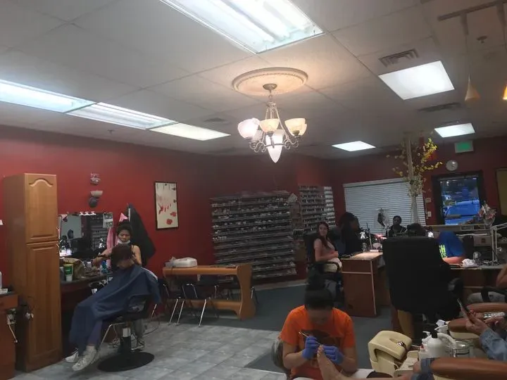 https://cdn.salonspotlight.com/photos/ESBq9idBmG7eZLMUnnu4/abc08608-7d25-41fa-b260-ea32944d1c0c_720x720
