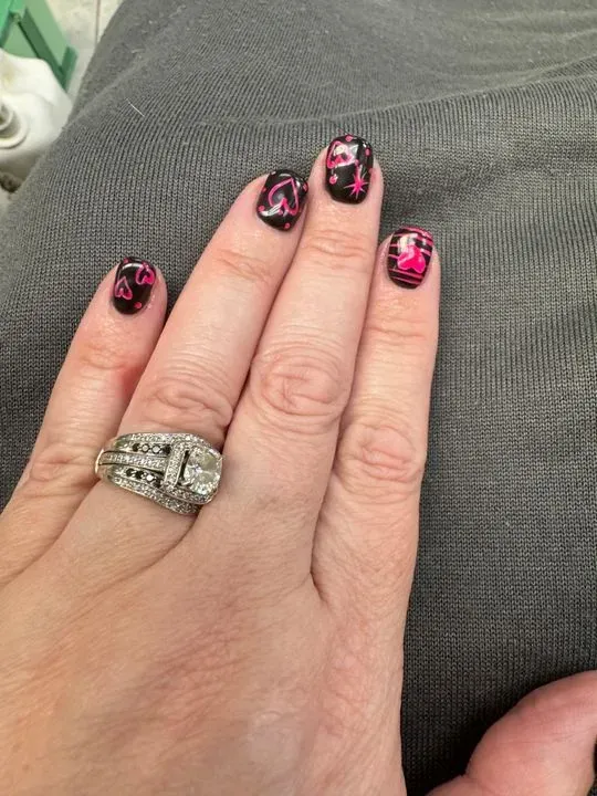 https://cdn.salonspotlight.com/photos/ESBq9idBmG7eZLMUnnu4/dd368788-2238-45fe-9dbc-09c889757311_720x720