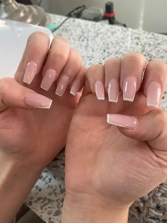 https://cdn.salonspotlight.com/photos/ESWPuq2Dpyl6VPTkT5Cq/40326278-9648-4a9b-bdf9-b21687904017_720x720
