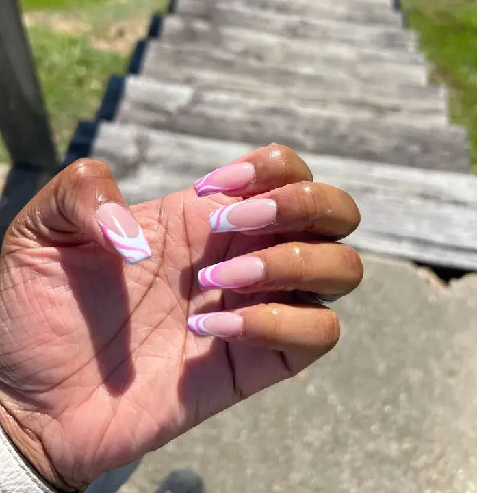 https://cdn.salonspotlight.com/photos/ESWPuq2Dpyl6VPTkT5Cq/eecd1af5-4310-48f3-af67-8dd5d6038a06_720x720