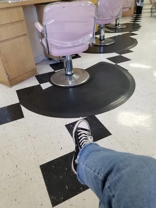 https://cdn.salonspotlight.com/photos/ETMAyqTW1YxJZkLvErMf/911dd04c-0d87-4b77-8301-2f99ffb6512b_720x720