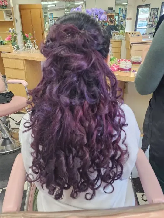 https://cdn.salonspotlight.com/photos/ETMAyqTW1YxJZkLvErMf/d3a44b1b-ad8e-4a80-9d23-e1af75c2c265_720x720