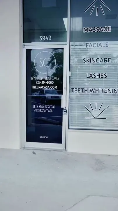 https://cdn.salonspotlight.com/photos/EUJ1fkqd4IF7nq8kXt9L/a8f0211f-d017-4e55-8a05-c23f44183f64_720x720