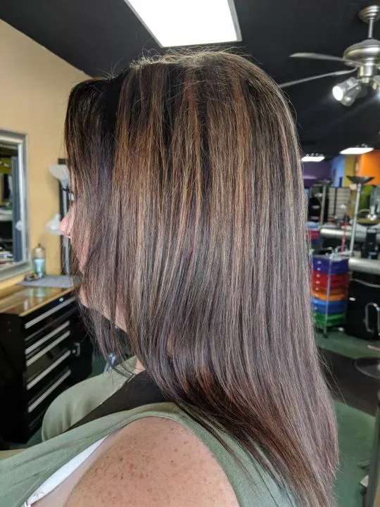 https://cdn.salonspotlight.com/photos/EVvYIyTPZnBFc0FxBSqu/c4315a4c-c7fd-4468-b9c8-952d287bc424_720x720