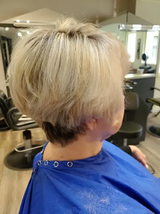 https://cdn.salonspotlight.com/photos/EW26c76PJ39c9Kzker6W/972283ea-e45e-4d96-a5d1-da22ebc5572b_720x720