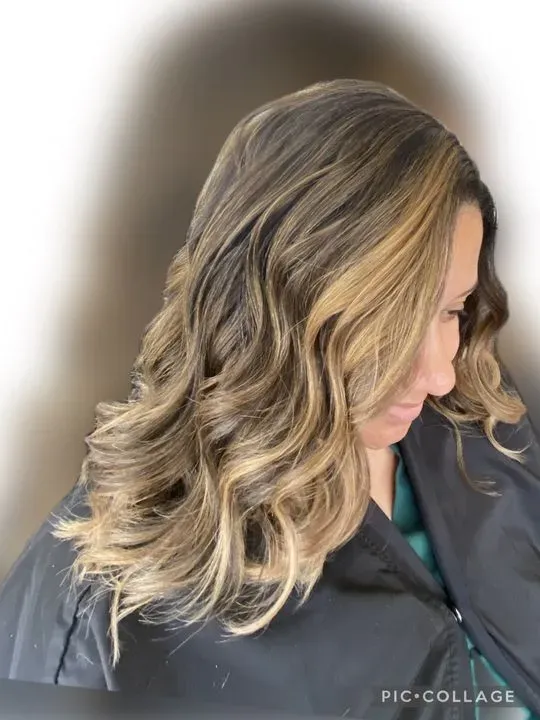 https://cdn.salonspotlight.com/photos/EX5d4HWSTYaIL7F2R6Nm/3d96c345-3dac-4eb5-ba2f-d65d8a9ee7c5_720x720