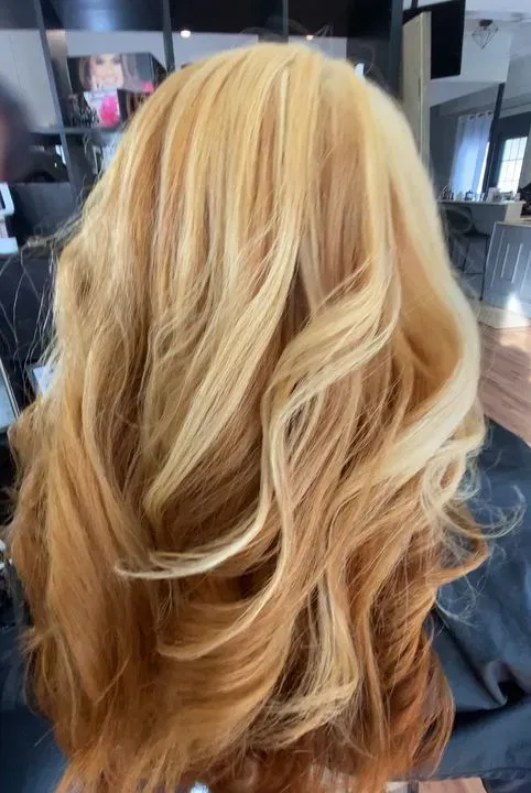 https://cdn.salonspotlight.com/photos/EX5d4HWSTYaIL7F2R6Nm/8fa5096e-861b-49de-867f-1d299eacf4e1_720x720