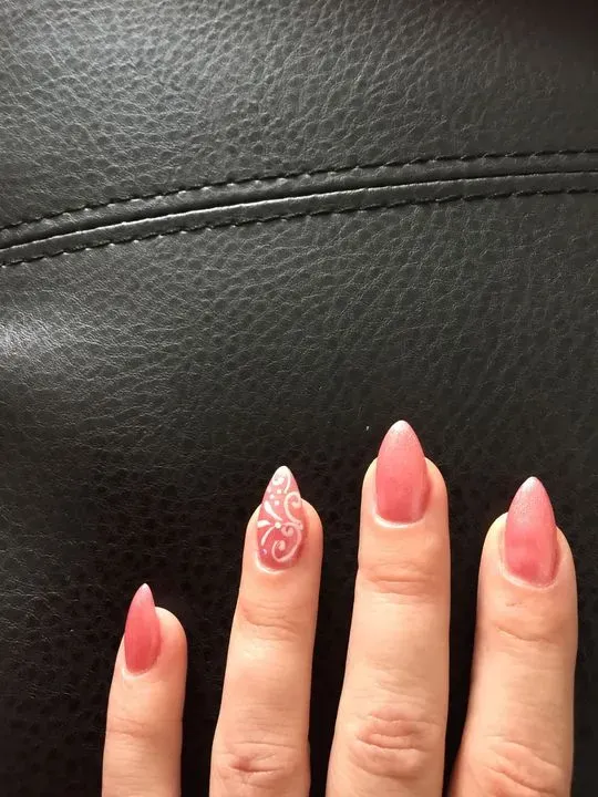 https://cdn.salonspotlight.com/photos/EY1iZ2kfr8BQ0KF5Sx23/8219c433-ec41-47f8-a192-7cdc281065ae_720x720
