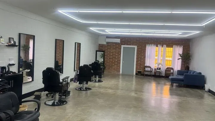 https://cdn.salonspotlight.com/photos/EYgCkmzYPSUVb5rnZgIS/8944ad0e-fef0-4936-a070-c58e9437f78b_720x720