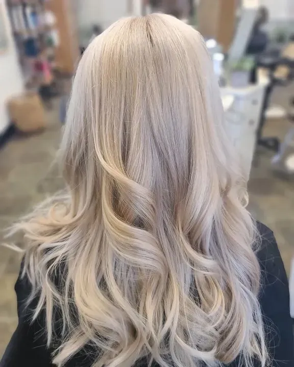 https://cdn.salonspotlight.com/photos/EZVSz51Apb57YBlGbJOq/84917ff4-3453-4b30-b553-47f9491b0904_720x720
