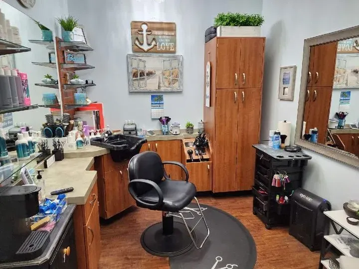 https://cdn.salonspotlight.com/photos/EZVSz51Apb57YBlGbJOq/9ee52c7f-00ed-42fb-bcdc-33b2414f50dd_720x720
