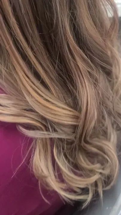 https://cdn.salonspotlight.com/photos/EZVSz51Apb57YBlGbJOq/e9049c74-1c55-40fc-9adf-5a79639e3096_720x720