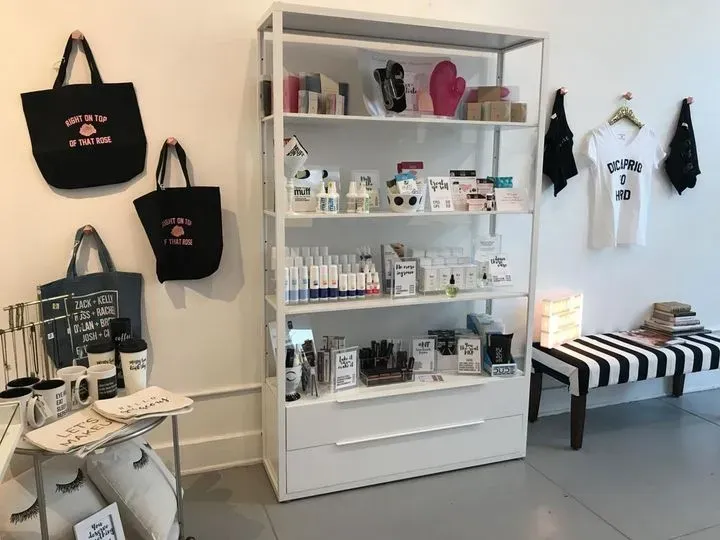 https://cdn.salonspotlight.com/photos/EcMYshchy1KBhg2hLpqM/d44153f7-1fc0-49b1-97e1-882122d1b8d4_720x720