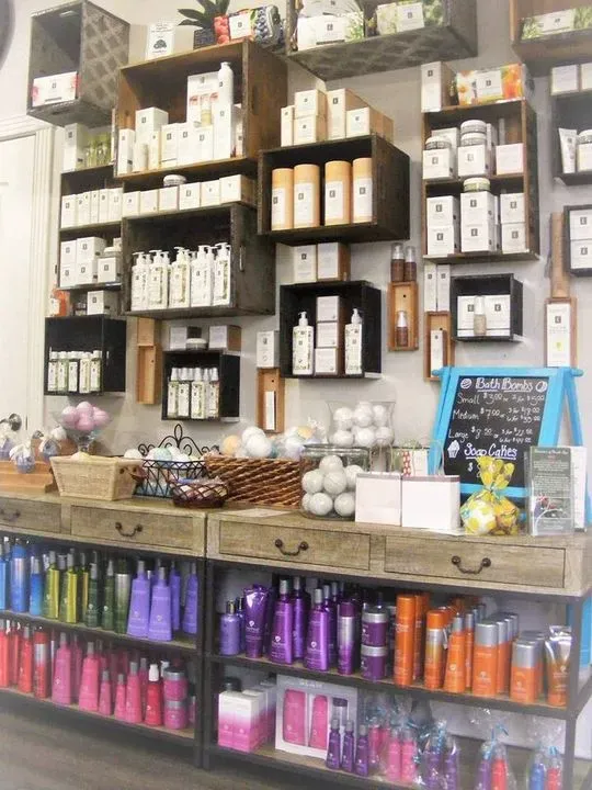 https://cdn.salonspotlight.com/photos/EcewhvnNAQSQs1miyEnp/dcfa89b3-d771-443f-90a5-b289b3b58d0b_720x720