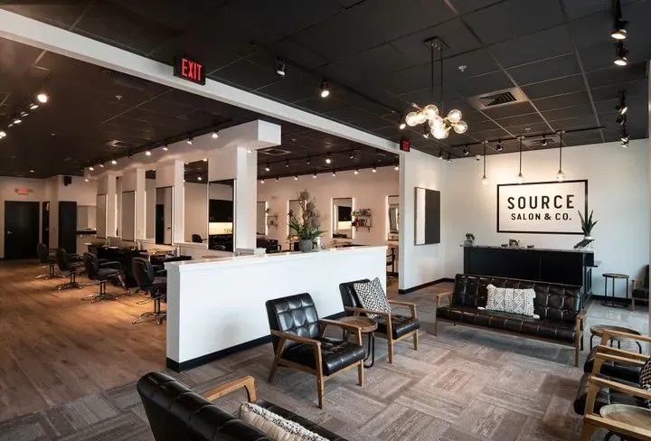 https://cdn.salonspotlight.com/photos/Eed7zsMDsbV0j8a31r79/74137f53-8046-415e-93f3-af43efb1180f_720x720