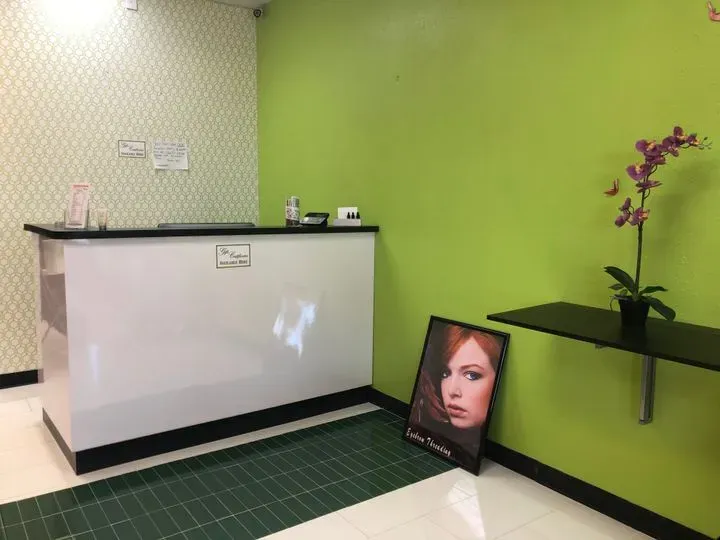 https://cdn.salonspotlight.com/photos/EgCuBNygHqe51fHvn4ty/1ebcc2ac-f0b6-4831-a374-5bca6c756f89_720x720
