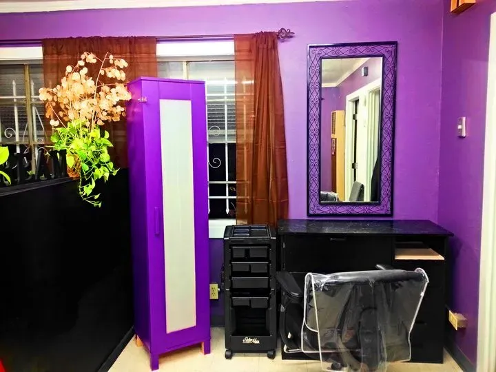https://cdn.salonspotlight.com/photos/EgHLR3VHZ4nOTCQVncaf/9ab267bb-7bb1-4366-aad4-540625afd1d9_720x720
