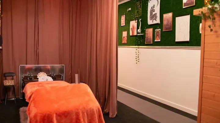 https://cdn.salonspotlight.com/photos/EhFRyWx2RHhtjAGTXFwy/73520c66-4579-4fdc-8cd8-1fc10ae9b0e8_720x720