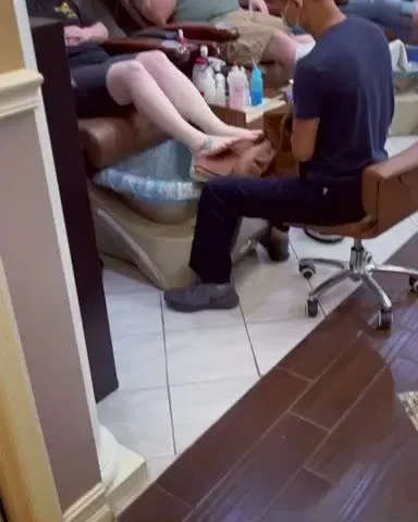 https://cdn.salonspotlight.com/photos/Ejz9Vf4rBqFgxRuWIunR/30eb86dd-9b88-4cb5-b8bd-e96560f01bde_720x720
