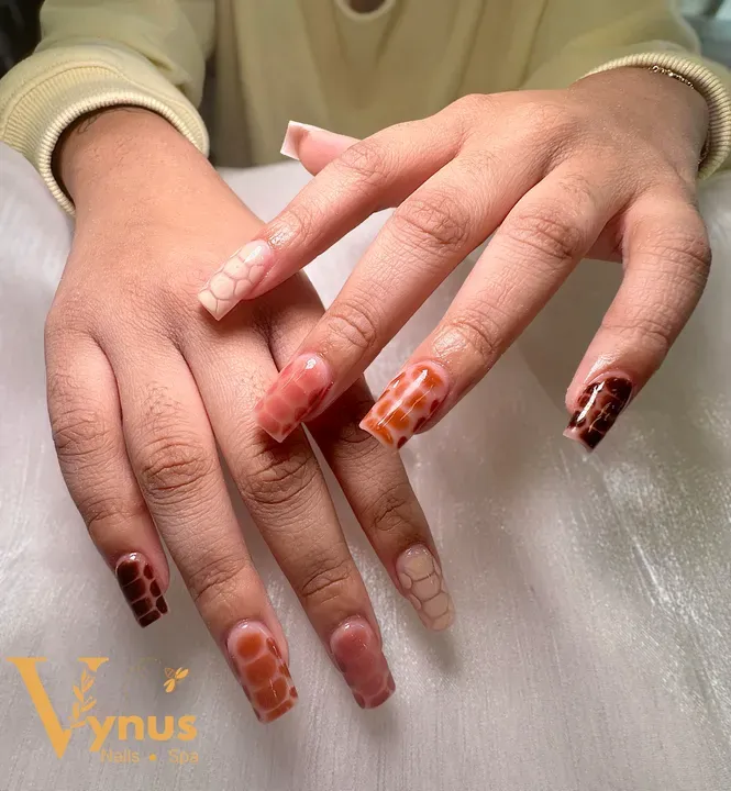 https://cdn.salonspotlight.com/photos/Ejz9Vf4rBqFgxRuWIunR/4d542d88-6078-454a-913b-8ea0a37d4080_720x720