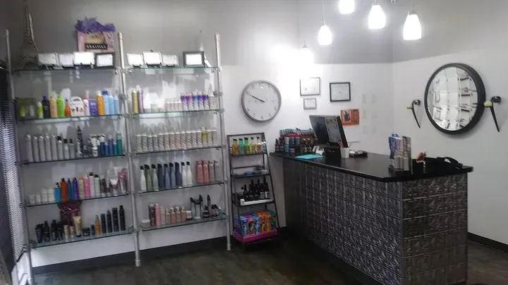 https://cdn.salonspotlight.com/photos/Ekcie1PuYBIdE8y0chWr/bf938b71-5bb8-4d21-bce9-5df891f5d7df_720x720