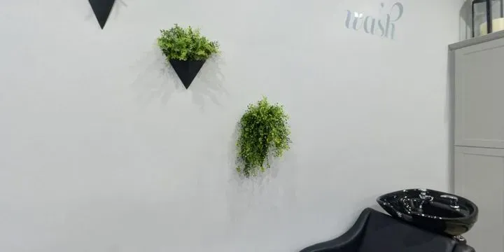 https://cdn.salonspotlight.com/photos/Ekz26L0cpRfIvJXWFBvd/02d6599a-992c-4b31-957d-eaa860a2e6f0_720x720