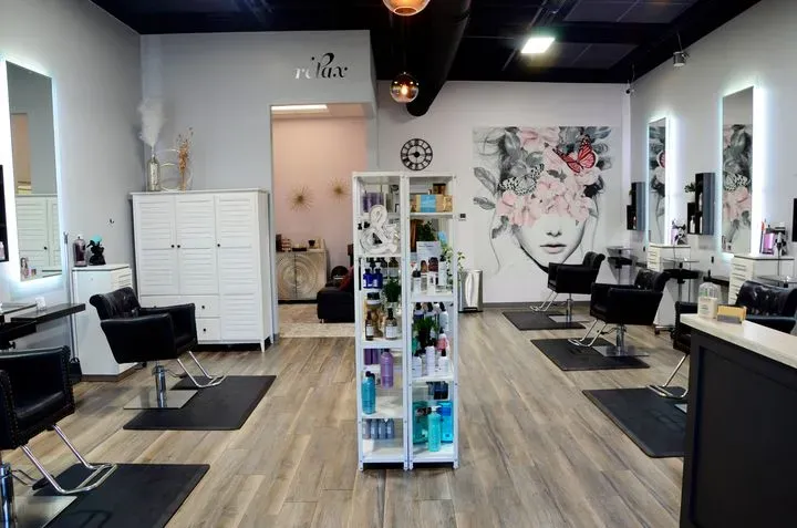 https://cdn.salonspotlight.com/photos/Ekz26L0cpRfIvJXWFBvd/6fa1540c-2a4f-4bb0-b171-b77ac9102376_720x720