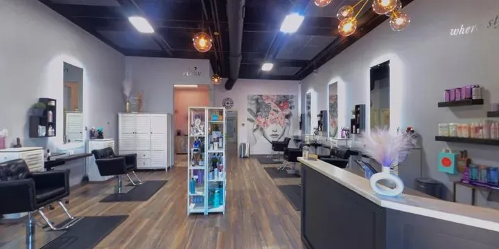 https://cdn.salonspotlight.com/photos/Ekz26L0cpRfIvJXWFBvd/90c13f56-a1b1-45a5-a3a9-ae3d595442cf_720x720