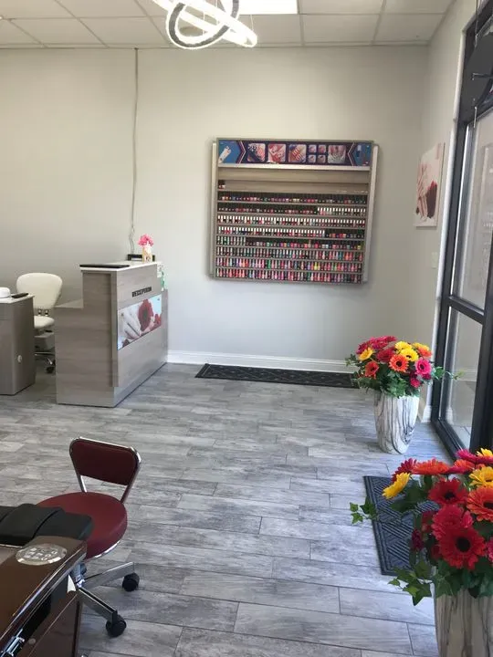 https://cdn.salonspotlight.com/photos/ElAqfGlp4ytwTFzt3R8Y/3ab18aa7-54ab-4008-aab2-c7f4a14cdd40_720x720