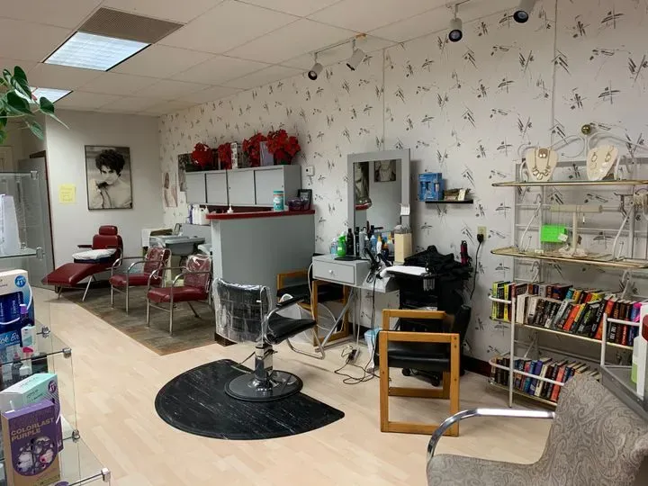 https://cdn.salonspotlight.com/photos/Em6TAlmfbJvgaeDbtLbx/0ed2b255-507d-4eea-87f3-2a60cff9f885_720x720